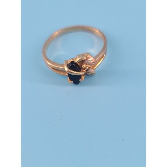 Landstroms Black Hills Gold 10 K Onyx Ring Size 7 (2.35 Grams) - Picture 4 of 5
